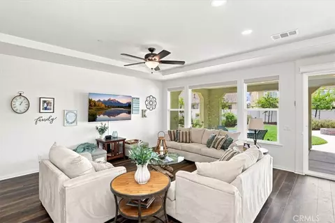 Living - 33563 Sunbonnet Ct, Wildomar, CA 92595 photo 1 of 2