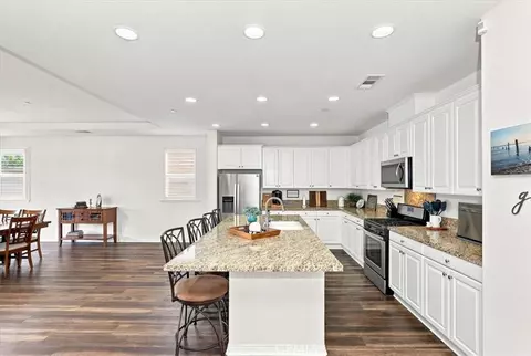 Kitchen - 33563 Sunbonnet Ct, Wildomar, CA 92595 photo 2 of 5