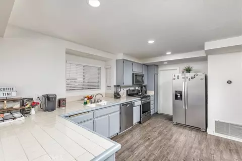 Kitchen - 754 De La Luz, Perris, CA 92571 photo 2 of 3