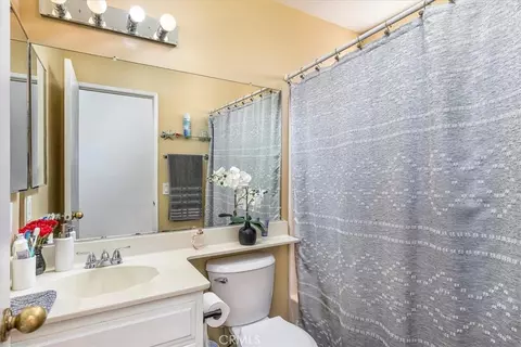 Bath - 754 De La Luz, Perris, CA 92571 photo 3 of 3