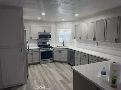 Kitchen - 25007 Howard Dr, Hemet, CA 92544 photo 2 of 2