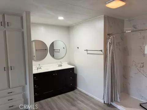 Bath - 25007 Howard Dr, Hemet, CA 92544 photo 2 of 4
