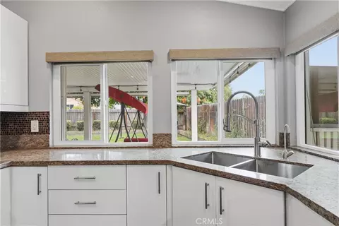 Kitchen - 39768 Oak Clf, Temecula, CA 92591 photo 2 of 5