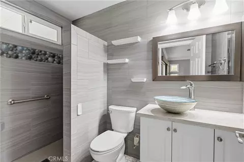 Bath - 39768 Oak Clf, Temecula, CA 92591 photo 1 of 2