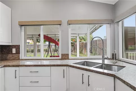 Kitchen - 39768 Oak Clf, Temecula, CA 92591 photo 2 of 4