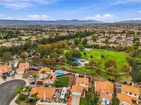View/Area - 39768 Oak Clf, Temecula, CA 92591 photo 2 of 3