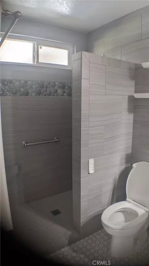 Bath - 39768 Oak Clf, Temecula, CA 92591 photo 2 of 4