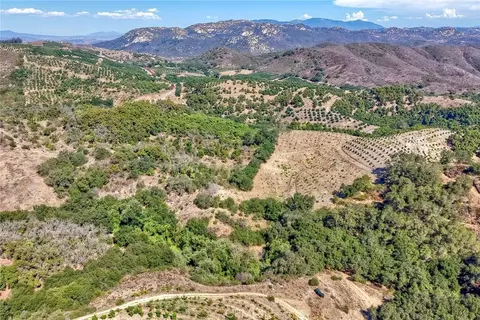 2 Via De Los Robles, Temecula, CA 92590 photo 2
