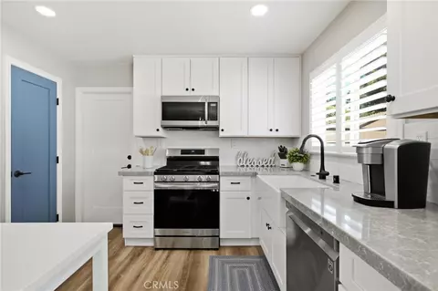 Kitchen - 1577 Olive Hills Ave, El Cajon, CA 92021 photo 3 of 5
