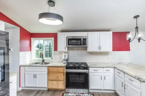 Kitchen - 32812 Almond Tree, Wildomar, CA 92595 photo 1 of 2