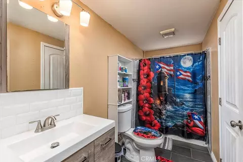 Bath - 32812 Almond Tree, Wildomar, CA 92595 photo 1 of 2