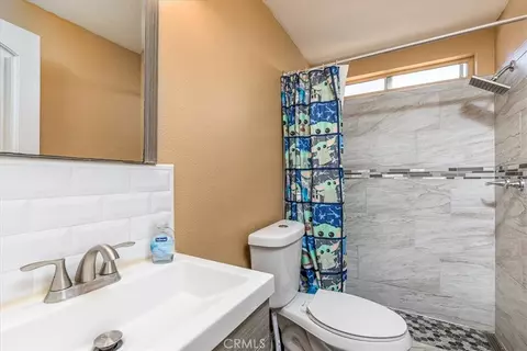 Bath - 32812 Almond Tree, Wildomar, CA 92595 photo 2 of 2