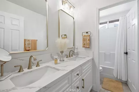 Bath - 33849 Pegase Ct, Temecula, CA 92592 photo 4 of 4