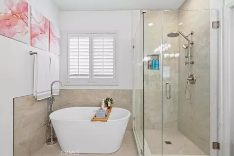 Bath - 33849 Pegase Ct, Temecula, CA 92592 photo 2 of 4