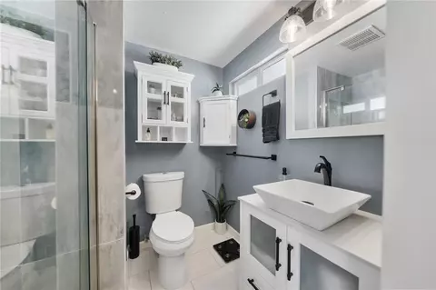 Bath - 846 De Jur, Brea, CA 92821 photo 2 of 3