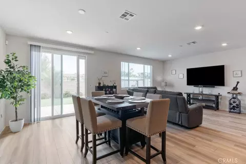 Dining - 29357 Lanesbridge, Menifee, CA 92584 photo 3 of 3