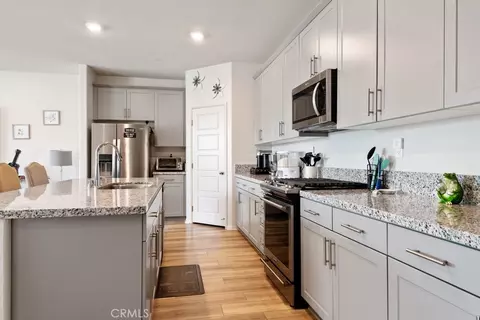 Kitchen - 29357 Lanesbridge, Menifee, CA 92584 photo 2 of 2