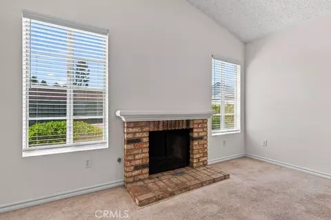 Living - 2412 Turnbridge Gln, Escondido, CA 92027 photo 2 of 3
