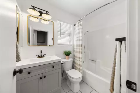 Bath - 30171 Pechanga Dr, Temecula, CA 92592 photo 5 of 5