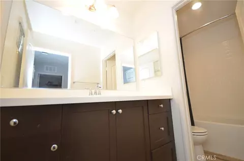 Bath - 42648 Indigo Pl, Temecula, CA 92592 photo 2 of 3