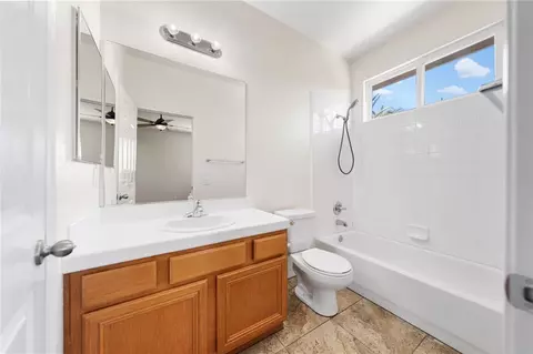 Bath - 31465 Inverness Ct, Temecula, CA 92591 photo 3 of 4