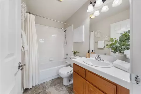 Bath - 31465 Inverness Ct, Temecula, CA 92591 photo 1 of 4