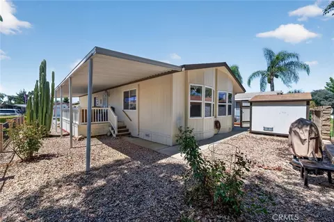 1338 Bishop Dr, Hemet, CA 92545