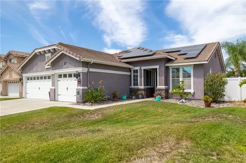 Exterior - 32128 Chagall Ct, Winchester, CA 92596 photo 4 of 8