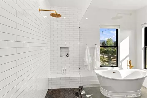 Bath - 41838 Altanos, Temecula, CA 92592 photo 5 of 5