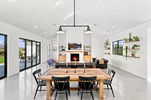 Dining - 41838 Altanos, Temecula, CA 92592 photo 1 of 2