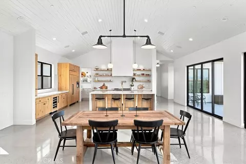 Dining - 41838 Altanos, Temecula, CA 92592 photo 2 of 2