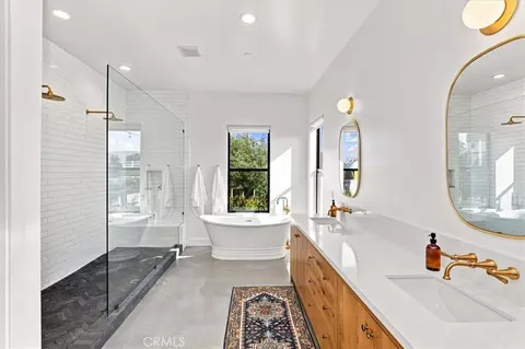 Bath - 41838 Altanos, Temecula, CA 92592 photo 4 of 5