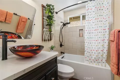 Bath - 2666 Alegre, Hemet, CA 92545 photo 1 of 3