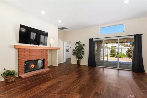 Living - 2666 Alegre, Hemet, CA 92545 photo 3 of 7