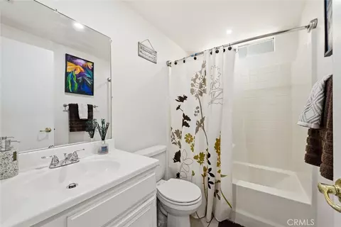 Bath - 1016 Grape St, San Marcos, CA 92069 photo 3 of 3