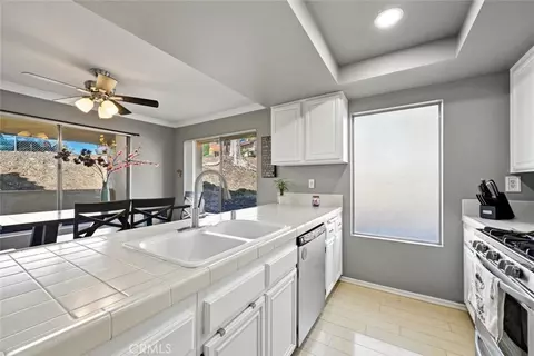 Kitchen - 1016 Grape St, San Marcos, CA 92069 photo 3 of 4