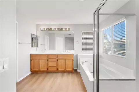 Bath - 27145 Cherry Grove Ct, Temecula, CA 92591 photo 4 of 5