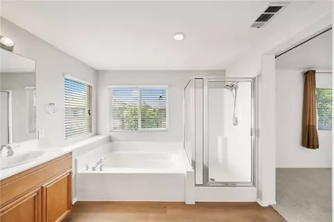 Bath - 27145 Cherry Grove Ct, Temecula, CA 92591 photo 2 of 5
