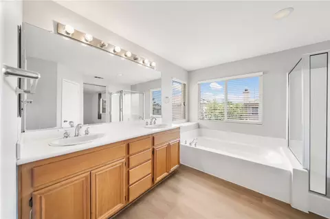 Bath - 27145 Cherry Grove Ct, Temecula, CA 92591 photo 3 of 5