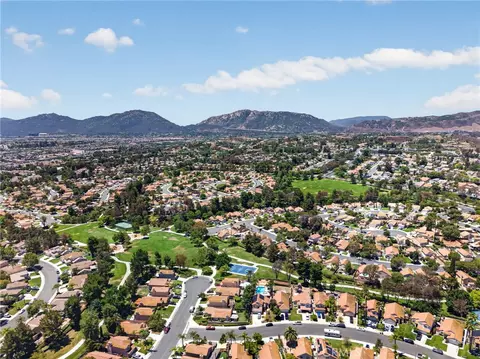 View/Area - 32222 Corte Gardano, Temecula, CA 92592 photo 13 of 14