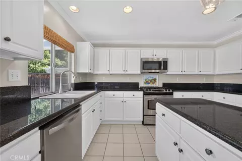Kitchen - 32222 Corte Gardano, Temecula, CA 92592 photo 3 of 4