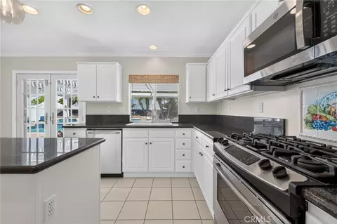 Kitchen - 32222 Corte Gardano, Temecula, CA 92592 photo 4 of 4