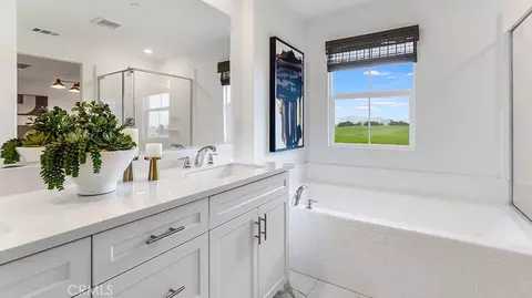 Bath - 1254 Thunderbolt Ln, Rialto, CA 92376 photo 2 of 3