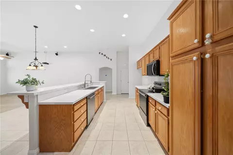 Kitchen - 8935 Ironstone Ct, Hesperia, CA 92344 photo 3 of 4