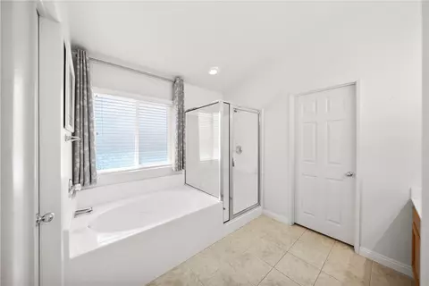 Bath - 8935 Ironstone Ct, Hesperia, CA 92344 photo 2 of 6