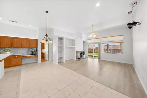 Living - 8935 Ironstone Ct, Hesperia, CA 92344 photo 4 of 8