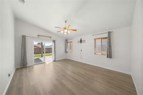 Living - 8935 Ironstone Ct, Hesperia, CA 92344 photo 6 of 8