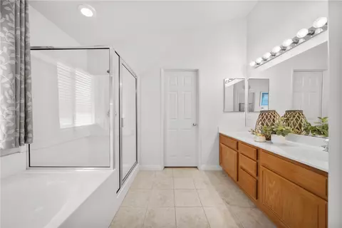 Bath - 8935 Ironstone Ct, Hesperia, CA 92344 photo 3 of 6