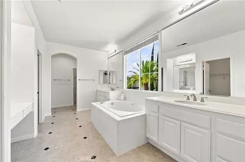 Bath - 45514 Caminito Avila, Temecula, CA 92592 photo 5 of 7