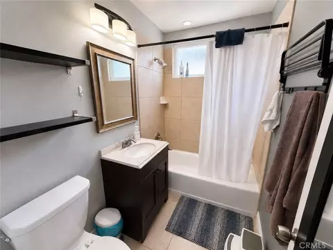 Bath - 421 Parkbrook St, Spring Valley, CA 91977 photo 1 of 2
